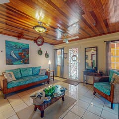 Family-friendly suite with beach access, Netflix, balcony & pool