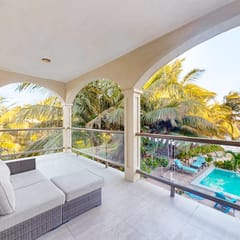 Relaxing condo with shared pool, ocean views, partial AC & WiFi
