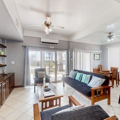 Spacious ground-floor condo with pool & patio - walk to ocean