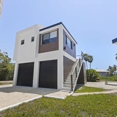 Charming lagoon front apartment with kayaks, SUPs, & nearby beach