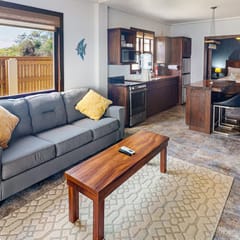 Beachfront suite with reef views - pool, bikes, canoes, dock, and grill access
