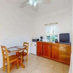 Charming single-level apartment with kitchenette and great location