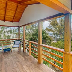 Dazzling beach stay with a balcony - pool, bikes, canoes, grill, & dock access