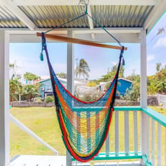 Cozy studio cabana with WiFi, partial AC, deck, yard, kitchenette & grill