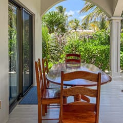 Colorful oceanfront condo with shared pool and jetted tub