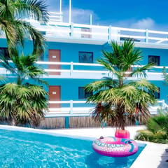Affordable Suite with WiFi, Partial AC, Shared Rooftop Deck, Pool, and Grill
