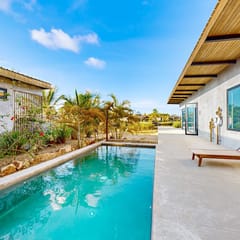Waterfront villa with private pool, furnished deck & gas grill