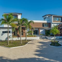 Spacious villa retreat with private pool, rooftop deck, kayaks, and pet-friendly perks