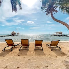 Oceanfront condo w shared pool, sea view, WiFi & partial AC - steps to beach