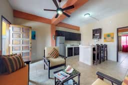 Ideally located apartment w WiFi, partial AC & shared rooftop - steps to the sea - Image 4