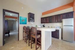Charming apartment w amazing rooftop view, WiFi & partial AC - walk everywhere - Image 3