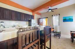 Charming apartment w amazing rooftop view, WiFi & partial AC - walk everywhere - Image 4
