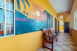 Inviting apartment w WiFi & partial AC - steps from the ocean, walk everywhere - Image 2