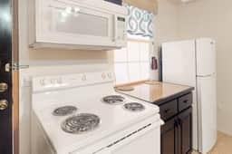 Homey suite in town w WiFi, partial AC, shared pool & veranda - walk to beach - Image 5