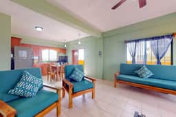 Charming apartment with ocean views from the rooftop, free WiFi & partial AC - Image 3