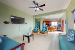 Charming apartment with ocean views from the rooftop, free WiFi & partial AC - Image 2