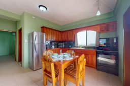 Charming apartment with ocean views from the rooftop, free WiFi & partial AC - Image 5