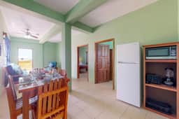 Well-located apartment with rooftop views, free WiFi, partial AC & full kitchen - Image 5