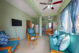 Well-located apartment with rooftop views, free WiFi, partial AC & full kitchen - Image 4