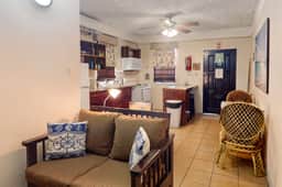Perfectly located apartment w WiFi, AC, shared garden & pool - steps to seashore - Image 2