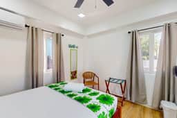 Charming island cabana with central AC, bikes & picnic area near beach - Image 3