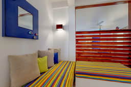 Tropical studio with partial AC & WiFi - 5 minutes to water taxis and the beach - Image 4