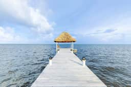 Beachfront condo with ocean views, WiFi, partial AC & shared pool, dock, kayaks - Image 5