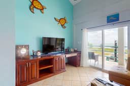 Steps from the sea apartment with shared pool & ocean-view balcony - Image 3