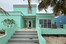 Escape to Paradise - Beautiful Lakeside Villa with pool access and WiFi - Image 4