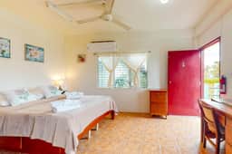 Three vibrant studios w full kitchens, adult bikes, free WiFi & partial AC - Image 2