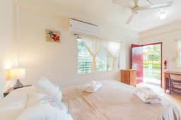 Three vibrant studios w full kitchens, adult bikes, free WiFi & partial AC - Image 5