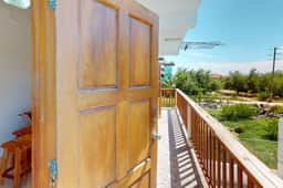 Cozy island retreat with WiFi, functional kitchenette and near to restaurants - Image 2