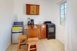 Cozy island retreat with WiFi, functional kitchenette and near to restaurants - Image 3