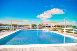 Waterfront villa with outdoor pool, washer dryer, & central AC - Image 2