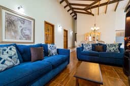 Tranquil single-level retreat with lush patio, hammock, & high-speed WiFi - Image 2