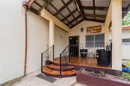 Tranquil single-level retreat with lush patio, hammock, & high-speed WiFi - Image 3