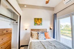 Colorful ocean-view suite with pool & concierge - near dining & town - Image 4
