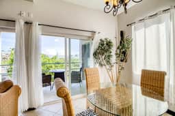 Colorful ocean-view suite with pool & concierge - near dining & town - Image 2
