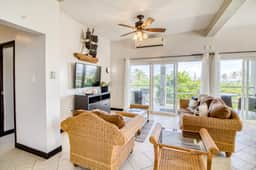 Colorful ocean-view suite with pool & concierge - near dining & town - Image 5