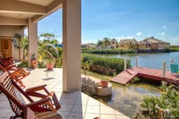 Fantastic lagoon-front condo W free WiFi, full kitchen, dock, & great location - Image 2