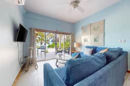 Ground-floor ocean-view condo with dock, pool, full kitchen, & AC - Image 4