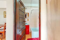 Cheerful, hotel-style studio w WiFi, picnic table, partial AC & bikes to use - Image 5