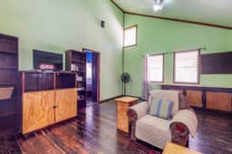 Comfortable home w casual island vibes, WiFi & partial AC - near the beach & town - Image 5