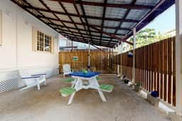 Tropical studio w patio, WiFi, AC - steps to the sea, water taxis & restaurants - Image 2