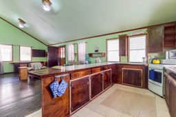 Comfortable home w casual island vibes, WiFi & partial AC - near the beach & town - Image 2