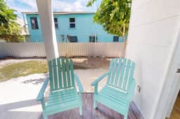 Cozy island cabana with central AC, bikes, BBQ area & walk-to-beach access - Image 2