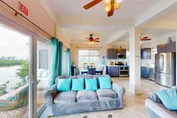 Caribbean condo with ocean view, on-site pool, & private balcony - Image 5