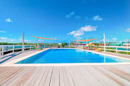 Spacious ground-floor condo with pool & patio - walk to ocean - Image 2