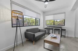 Charming lagoon front apartment with kayaks, SUPs, & nearby beach - Image 2