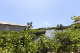 Charming lagoon front apartment with kayaks, SUPs, & nearby beach - Image 3